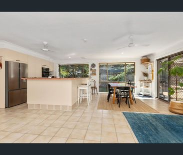 Spacious Family Home in Prime Banora Point Location - Photo 4