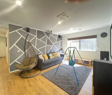 Family Home Awaits! - Photo 6