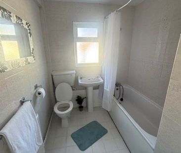 27a Kilwarlin Crescent, Belfast, BT8 7EN - Photo 2