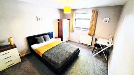 1 bedroom in a house share to rent - Photo 3