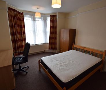 5 bedroom semi-detached house to rent - Photo 2