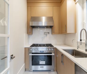 Luxury Modern 5 Bedroom Home in Dunbar Southlands Available July 1 - Photo 4