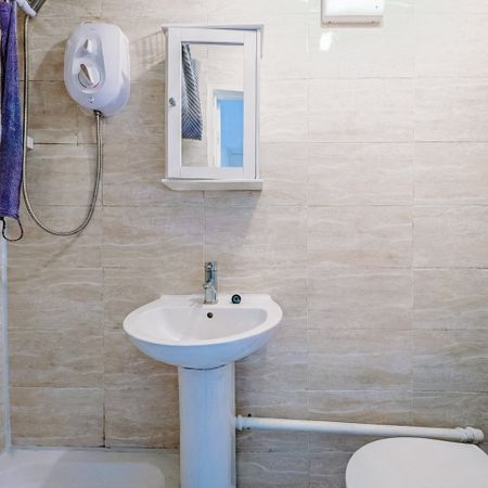 1 Bed Flat, Conrad Road, CV6 - Photo 4