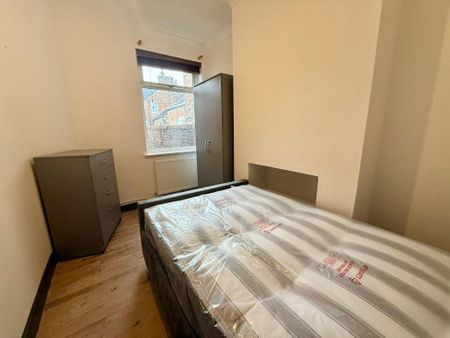 3 bedroom terraced house to rent - Photo 2