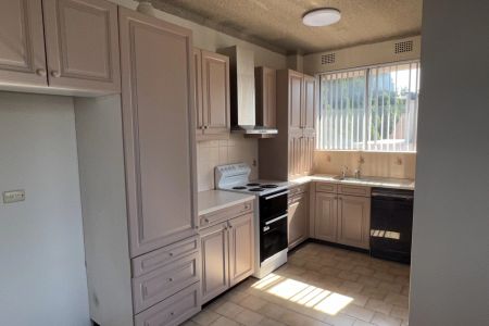 Large Three Bedroom Unit! - Photo 5