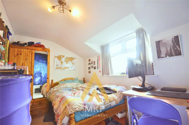 4 bedroom semi-detached house to rent - Photo 1