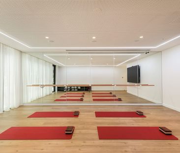 Top Floor Unfurnished 1 Bedroom Living - Photo 3