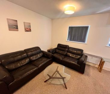 Price Reduced £1,200 pcm - Available 01/02/2026 - Furnished - Photo 3