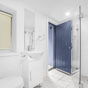 Studio in prime location- Access via Ryedale lane - Photo 3