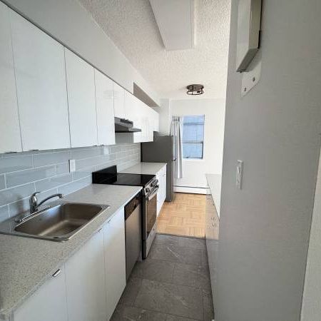 1 Bed 1 Bath Near Downtown, English Bay Sunset Beach, Stanley Park - Photo 4