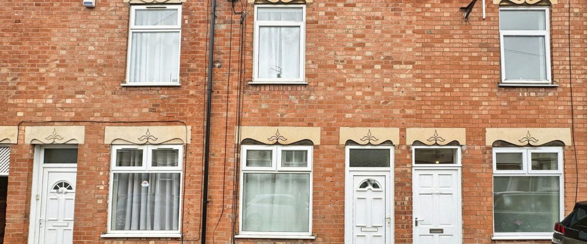 3 bed terraced house to rent in St. Peters Street, Syston, Leicester - Photo 1
