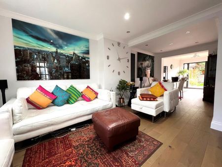 3 bedroom semi-detached house to rent - Photo 3