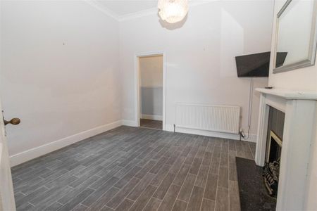 2 Bedroom Flat - Ground Floor - Photo 3