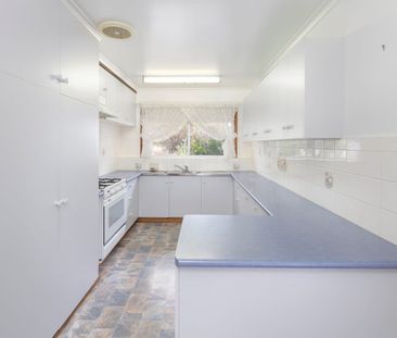 3 BEDROOM FAMILY HOME IN THE HEART OF DELACOMBE - Photo 4