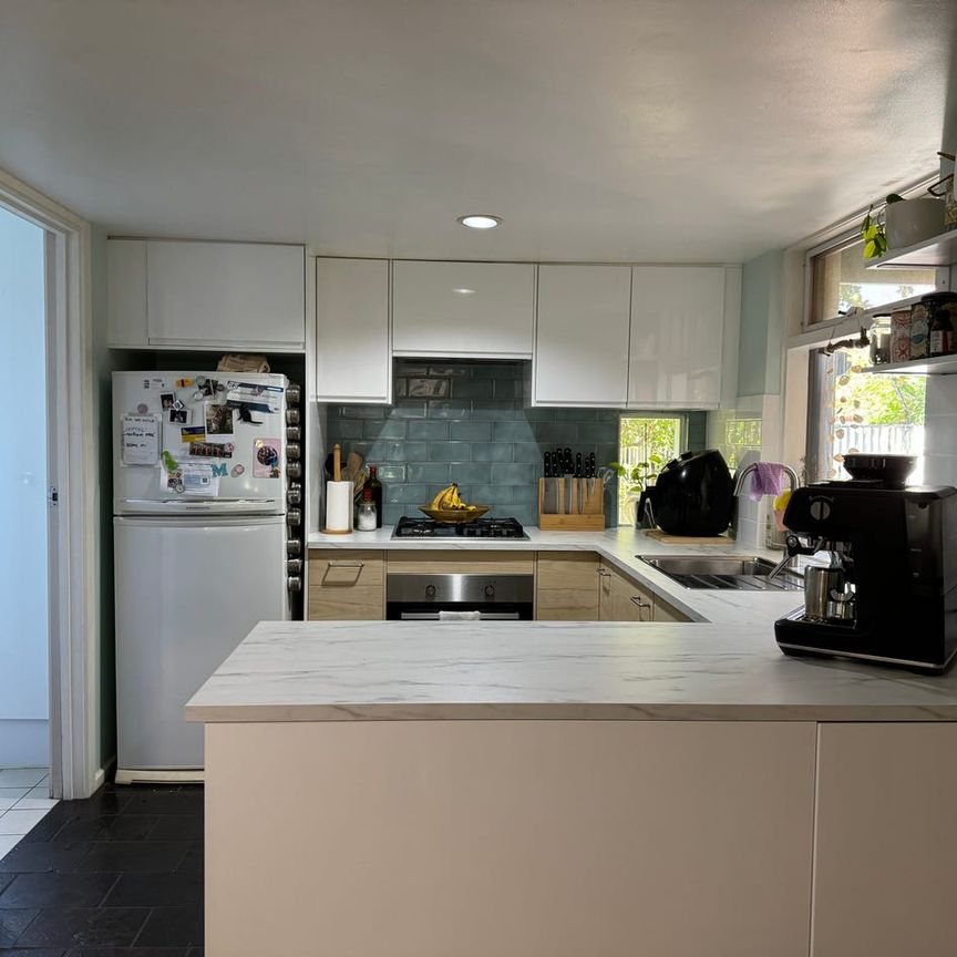 Stylish & Spacious Townhouse - Photo 1