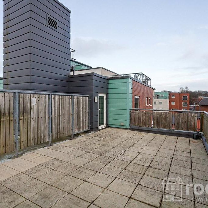 2 bedroom penthouse to rent - Photo 1