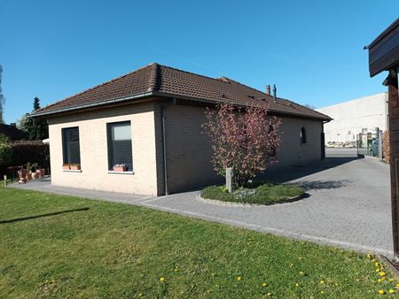 Bungalow met 3 slaapkamers, mooie tuin en garage - Foto 2