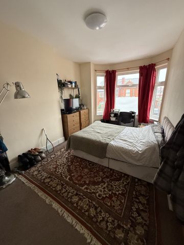 Room in a Shared House, Rye Bank Road, M16 - Photo 3