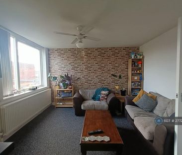 2 bedroom flat to rent - Photo 4