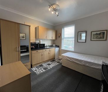 Studio to rent - Photo 2