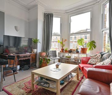 3 bedroom flat to rent - Photo 6