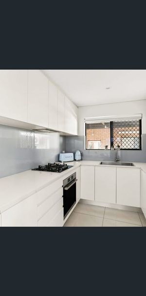 CONTEMPORARY 2 BEDROOM HOME - Photo 2