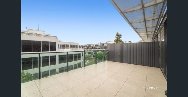 Luxury Penthouse Living in the Heart of Hawthorn - Photo 1