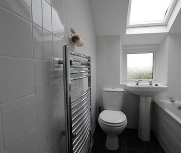 2 bedroom end of terrace house to rent - Photo 2