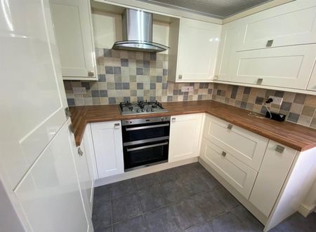 2 bedroom Flat To Let - Photo 4