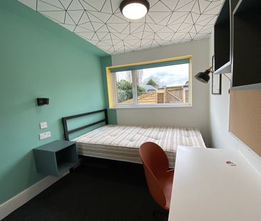 Queens Road, NG9 2BD - Photo 2