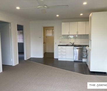 Renovated unit walking distance to beaches! - Photo 1