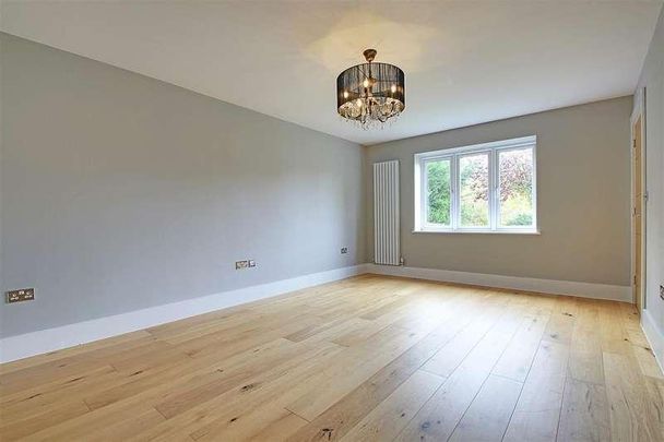 High Street, Cheddington, LU7 - Photo 1