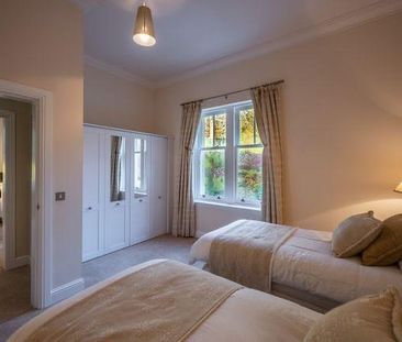 3 bedroom flat to rent - Photo 4