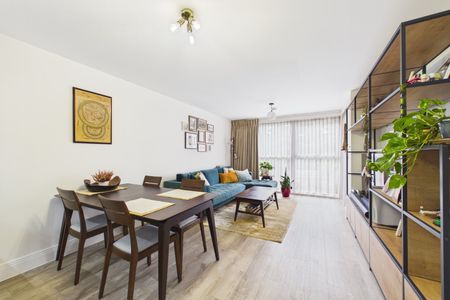 2 bedroom Flat in Oldfield Road, Maidenhead - Photo 3