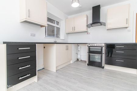 2 bedroom flat to rent - Photo 3