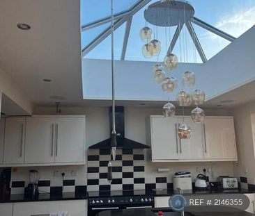 1 bedroom in a house share to rent - Photo 1