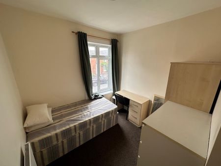 5 bedroom terraced house to rent - Photo 4