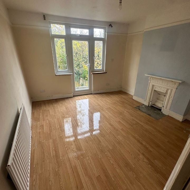 4 Bed Terraced House, Verdant Lane, SE6 - Photo 1