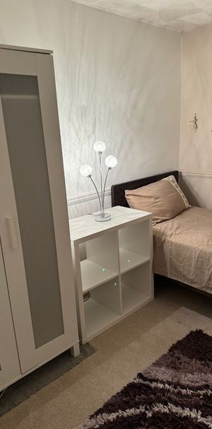 Room in a Shared House, Hillside Avenue, SO18 - Photo 1