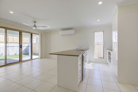 Family Home in Highlands Estate! - Photo 3