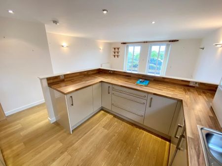 2 bedroom flat to rent - Photo 4