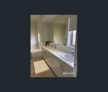 Modern Townhouse - Photo 6