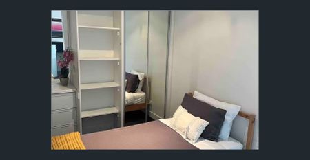 Live the Urban Dream - Charming Urban Retreat in the Heart of Melbourne - Photo 4