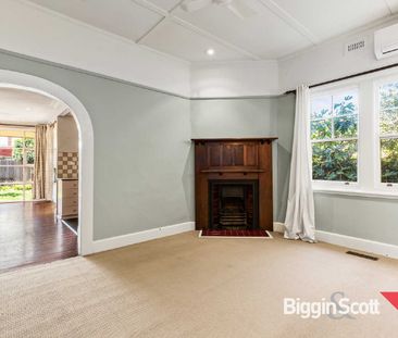 Spacious House in Prime Location! - Photo 1