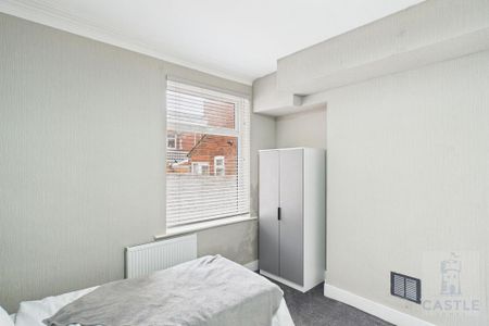 4 bedroom terraced house to rent - Photo 2