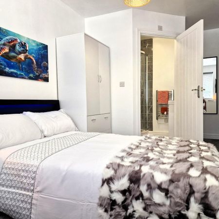 1 bedroom in a house share to rent - Photo 3