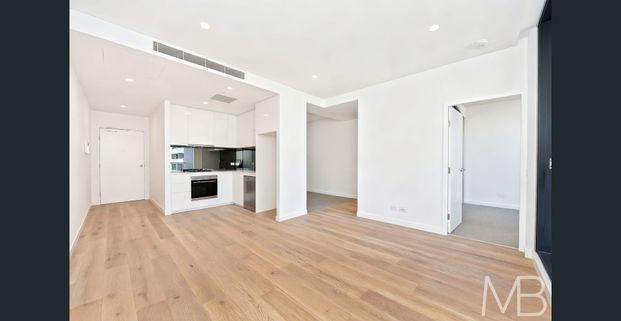 LOW-MAINTENANCE LIVING IN A HIGHLY CONNECTED LOCATION - Photo 1