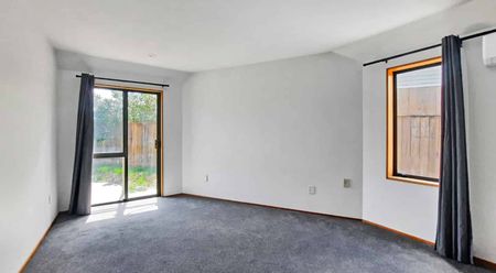 Spacious & Freshly Updated Home - Photo 3