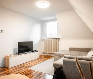 Tolle Dachgeschosswohnung mit Einbauküche in guter Lage vom beliebt... - Photo 1