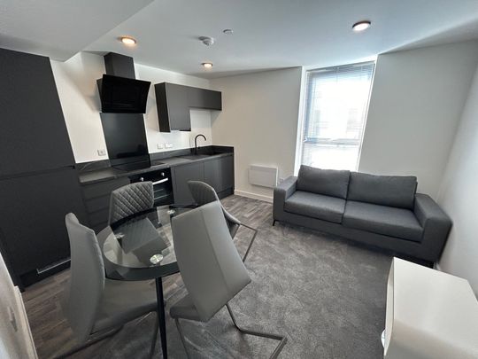 Burlington Square, Chesterfield - Photo 1